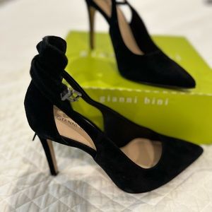 Gianni Bini Lulaa suede cut-out heels Size 9